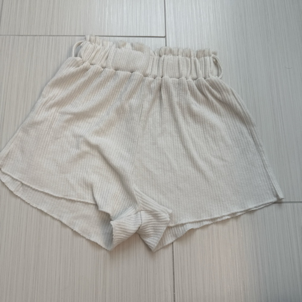 Unk Cream High Waist Shorts with Relaxed Fit